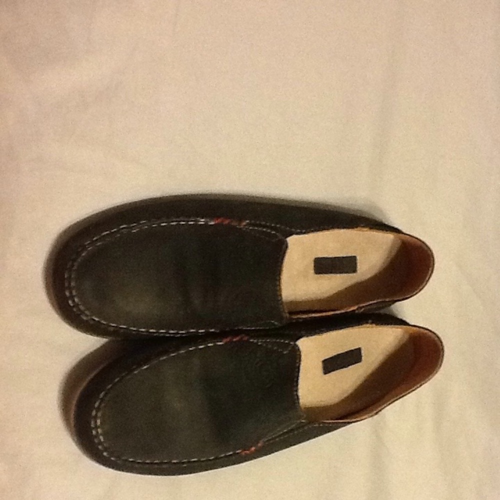 OLUKAI BLACK NOHEA NUBUCK SZ 9.5